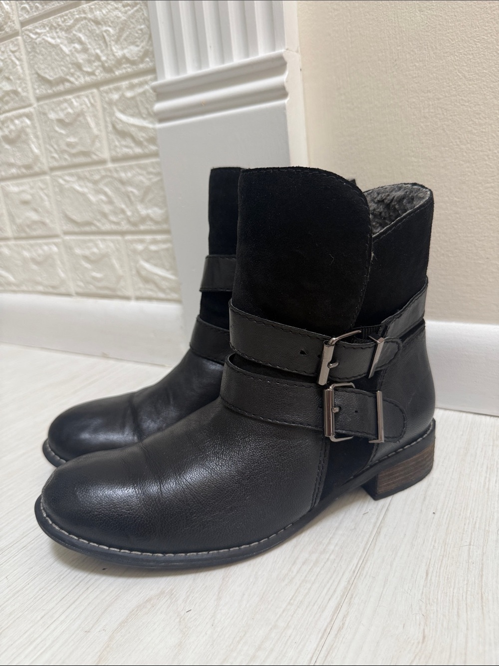 Skechers Black Leather & Suede Buckle Ankle Motorcycle Boots